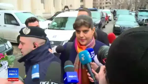 Kovesi, primită cu flori la DNA. "Codruţa, nu uita, noi suntem de partea ta"