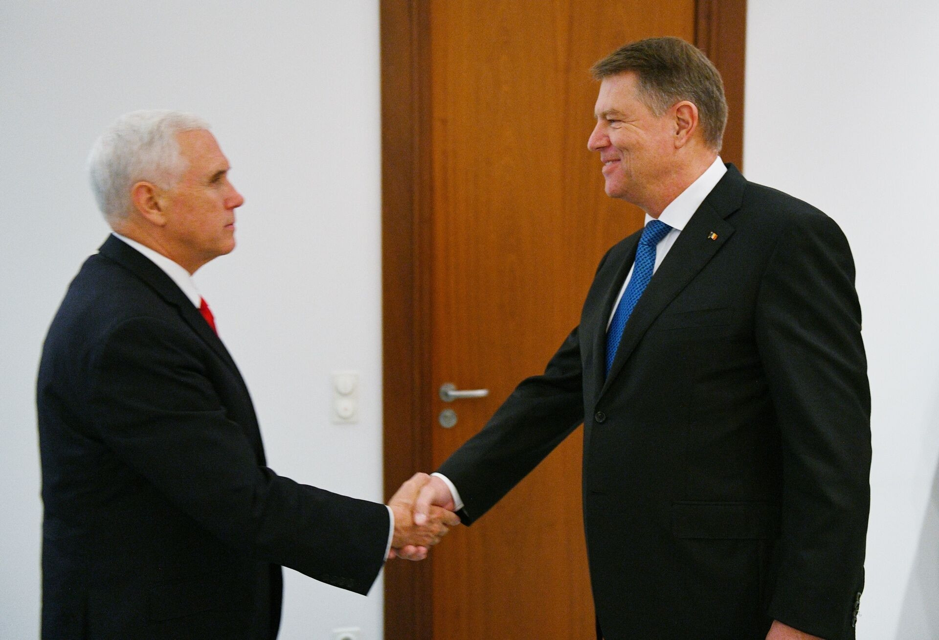 Klaus Iohannis s-a întâlnit cu vicepreşedintele Statelor Unite, Mike Pence. FOTO