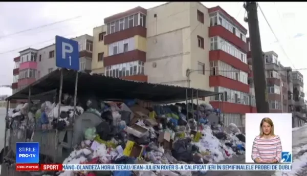 Moineștiul, îngropat de gunoi de 2 luni după ce a adunat datorii de 800.000 de €