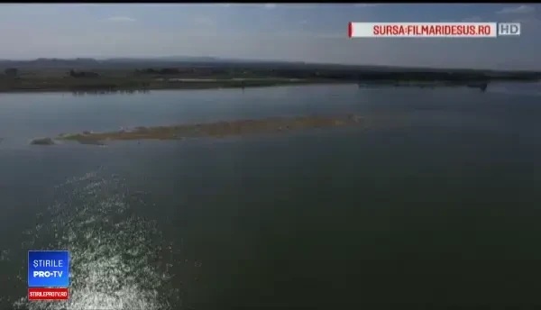 Explicații pentru o apariție inedită pe Dunăre. Fenomenul atrage numeroşi curioşi