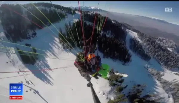 Sportul care atrage turiștii la munte, la fel ca schiatul. Cât costă un zbor cu parapanta