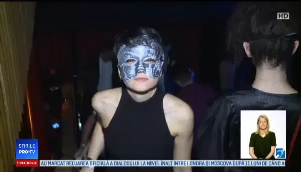 Rochii strălucitoare și măști în București. Atmosferă de carnaval "ca la carte"