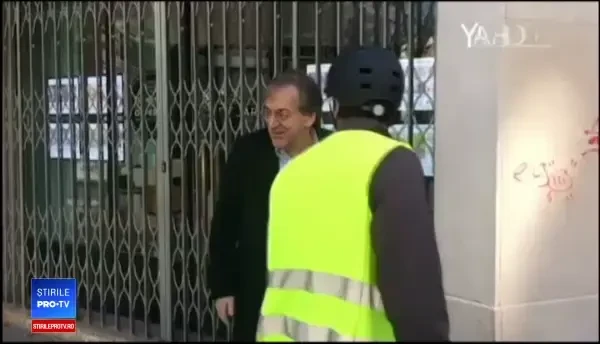 Bătrân bruscat de mai multe "veste galbene", în urma unui incident antisemit