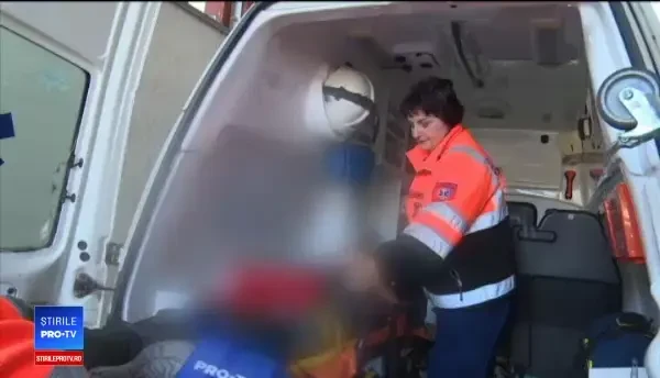 A căzut de la 7 metri când monta geamuri. Coincidenţa care i-a salvat viaţa