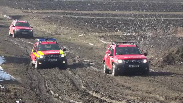 Premieră în țară. Pompierii ISU Mureș se antrenează alături de instructori auto