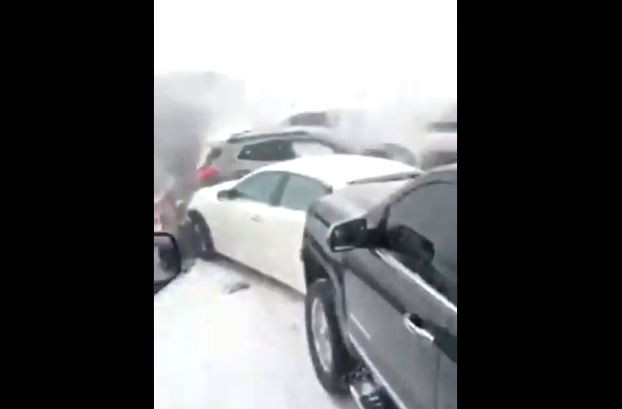 Haos pe o autostradă. 47 de mașini s-au ciocnit violent. VIDEO