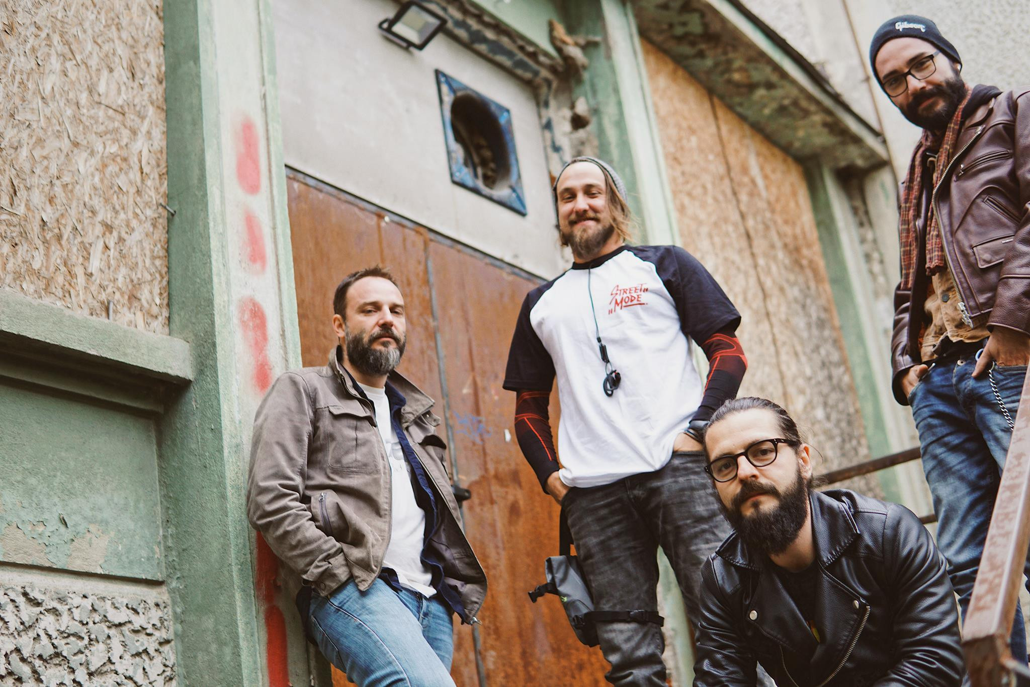 ”Noi facem un spital”. Trupa RoadKillSoda oferă o chitară în schimbul unei donații