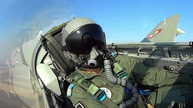 Forțele Aeriene, în căutare de piloți tineri. Salariul maxim: 16.000 de lei