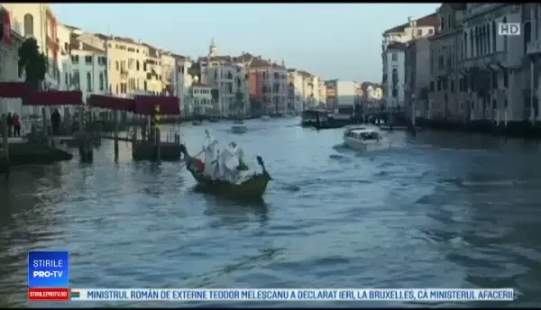Ritual reînviat de turişti, în Veneţia. De ce poarta măşti în această perioadă