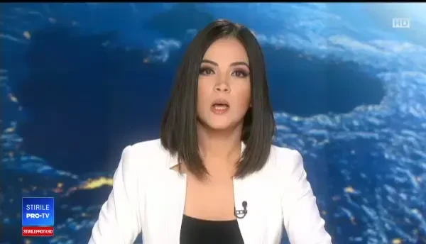 Ţurţuri de peste 10 metri formaţi pe versanţii de pe Valea Mureşului ameninţa să cadă pe carosabil