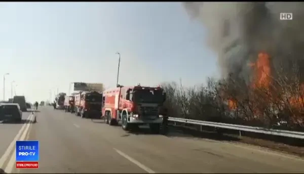 Incendiu puternic la un depozit de mașini. Alertă ISU: Nor toxic de fum. FOTO și VIDEO