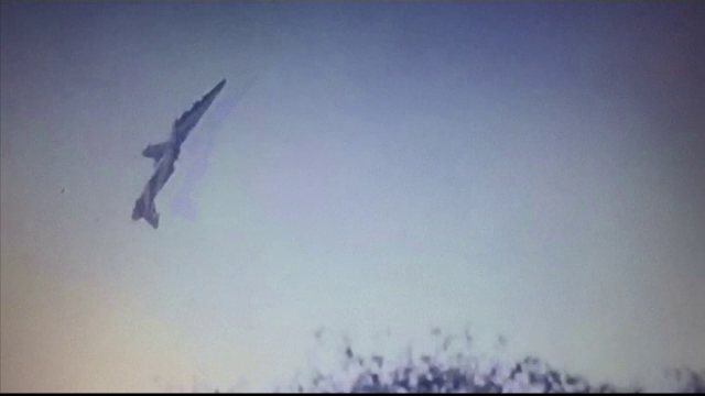 Momentul în care două avioane se ciocnesc în zbor, la un show aerian. VIDEO