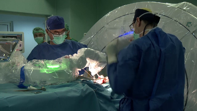 Prima intervenție chirurgicală cu cel mai performant robot din Europa, la Iași