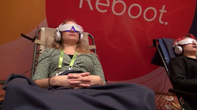 iLikeIT. Au fost inventați ochelarii care pot înlocui 4 ore de somn în 15 minute