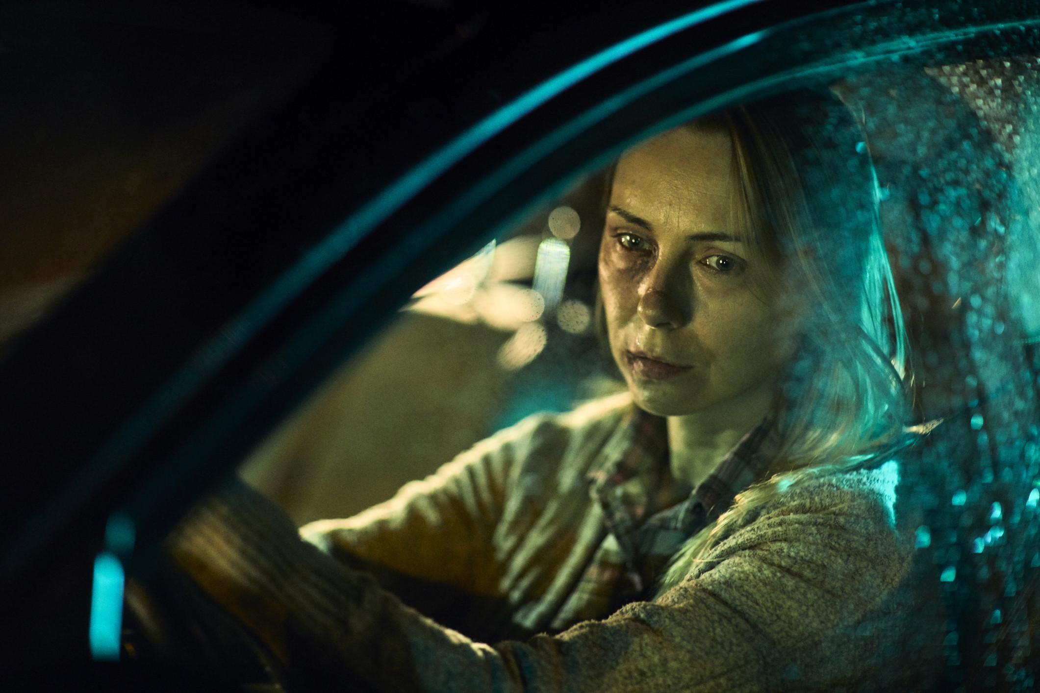 O femeie, de 49 de ani, din Valea Lungă, desfigurata în bătaie de soţ. Cum a ajuns la muncă