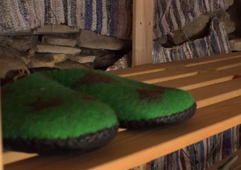 Jaf de mii de euro în celebrul sat Viscri. Hoții au furat papuci și șosete