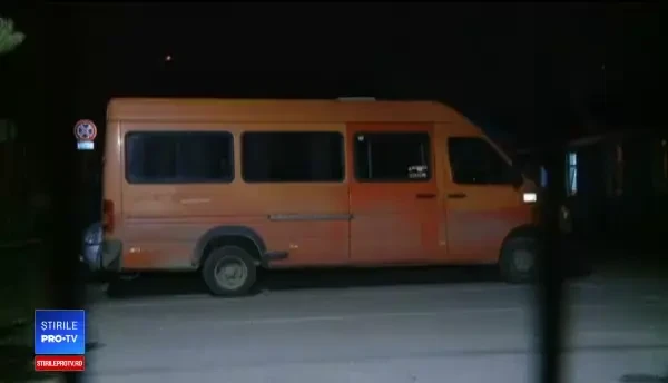 Filmul incidentului în urma căruia o fetiță a murit. Cum a căzut din autobuzul în mers