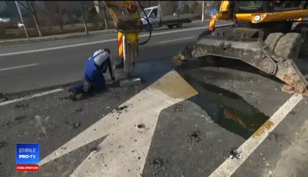 Autostrada urbană, care stă în beznă de 2 luni, are noi probleme: o parte se scufundă