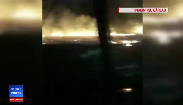 Incendii scăpate de sub control în Bârlad. Oamenii au dat foc la miriște