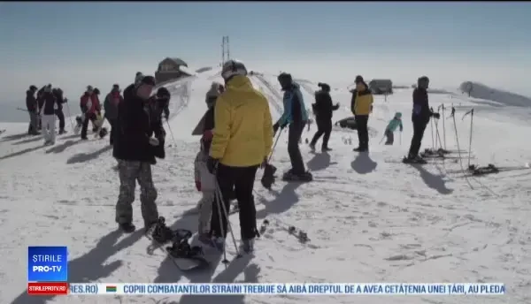 Aglomerație și în mijlocul săptămânii pe pârtiile din Sinaia. Vremea se schimbă în weekend