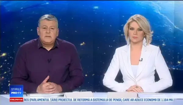 Momentul în care un polițist oprește traficul pentru ca un câine șchiop să treacă strada