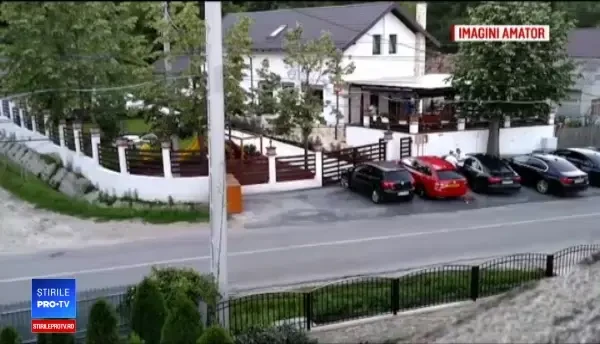 Exasperați de 2 ani de muzica de peste drum. Coincidență bizară când sună la poliție