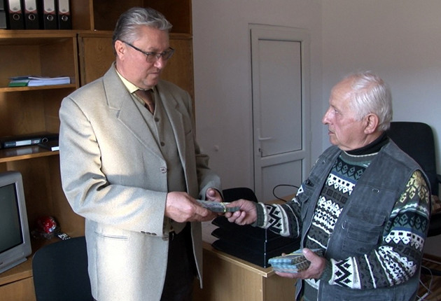 Un pensionar din Argeș a donat 10.000 € spitalului, deși are o pensie mică