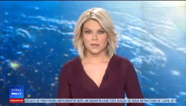 Momentul în care o femeie jefuiește un bărbat de față cu jandarmii, în Argeș