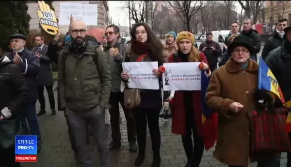 OUG pe Legile Justiţiei a scos magistraţii în stradă. Ar putea urma o grevă fără precedent