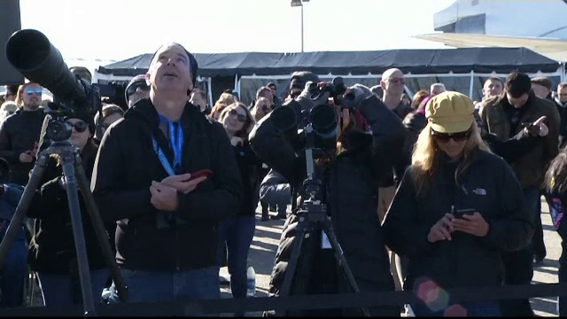 Sute de persoane, pe lista de înscrieri pentru primul zbor comercial în spaţiu