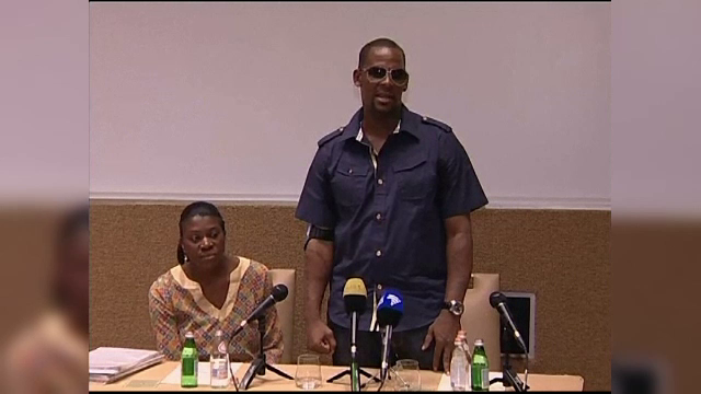 Înregistrare şocantă, găsită în locuinţa lui R Kelly. Ce le făcea sclavelor sexuale