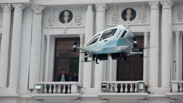 iLikeiT. Chinezii vor să înlocuiască maşinile cu drone de transport pasageri
