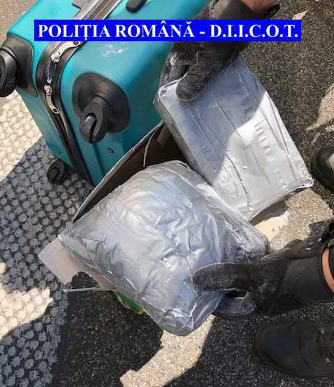 Captură uriaşă de droguri. Interlopii ar fi atacat un şofer, crezând că e cărăuş