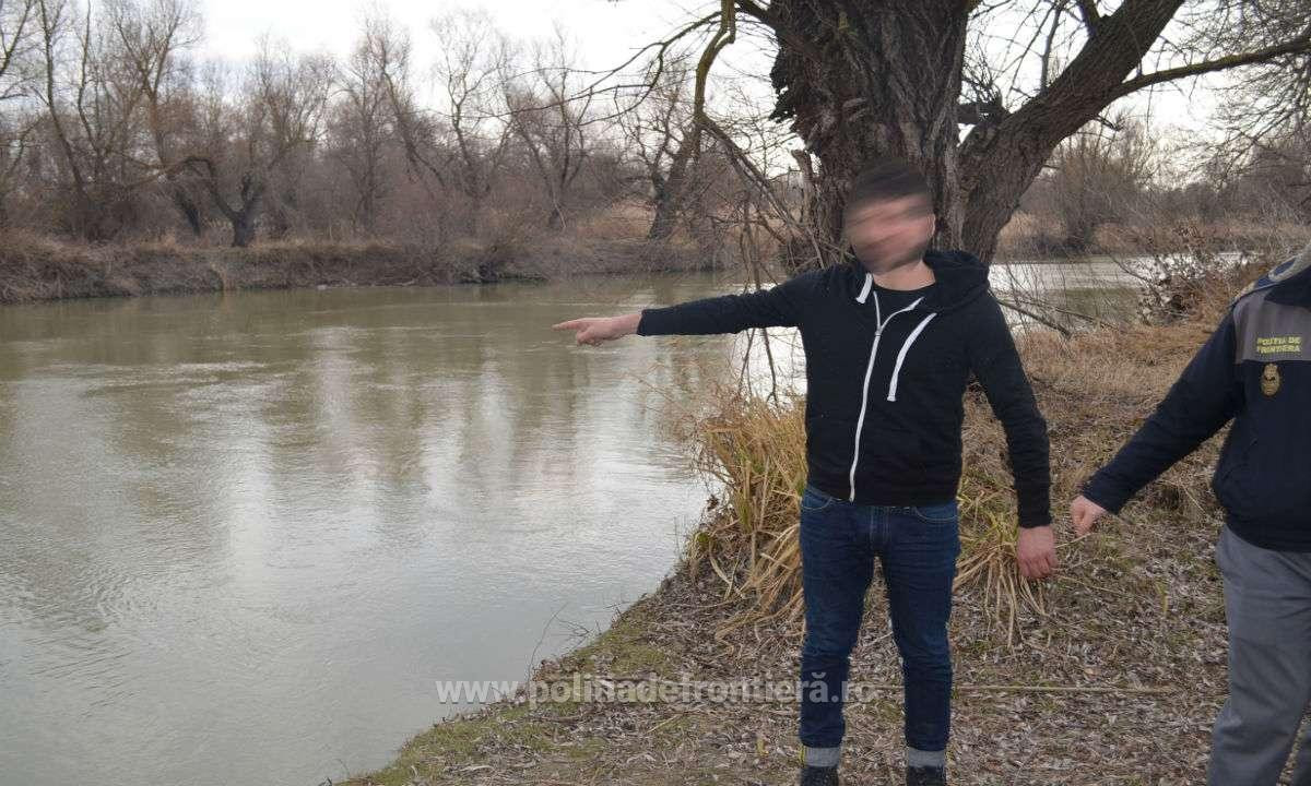 Doi sirieni au traversat Prutul pe o cameră de tractor