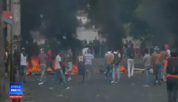 Violențe la granița cu Columbia. Protestatarii venezueleni au aruncat cu pietre în soldați
