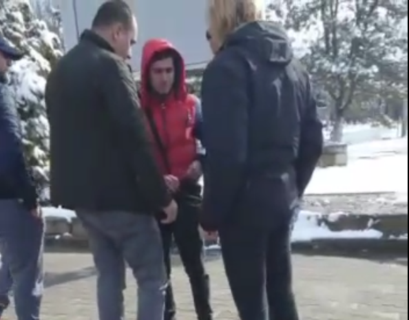 Un tânăr din Dolj a încercat să vândă un pistol pe Internet. Ce i-au făcut cumpărătorii