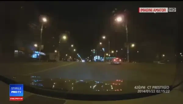 Un tânăr a făcut prăpăd pe un bulevard din Constanța, după ce s-a urcat beat la volan