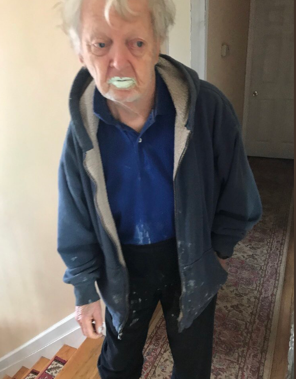 Batran care a baut vopsea