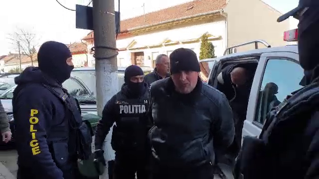 Filmul execuției în stil mafiot din Vrancea. Suma impresionantă din mașina victimei