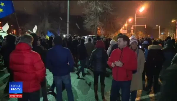 Protest în București față de OUG privind legile justiției. De ce a fost criticat Iohannis