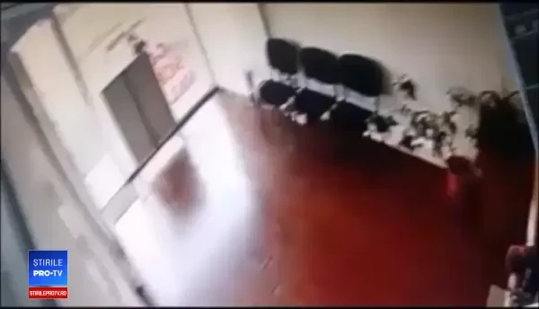 Jaf la o casă de schimb valutar din Bumbești Jiu. Cu ce sumă a fugit bărbatul înarmat