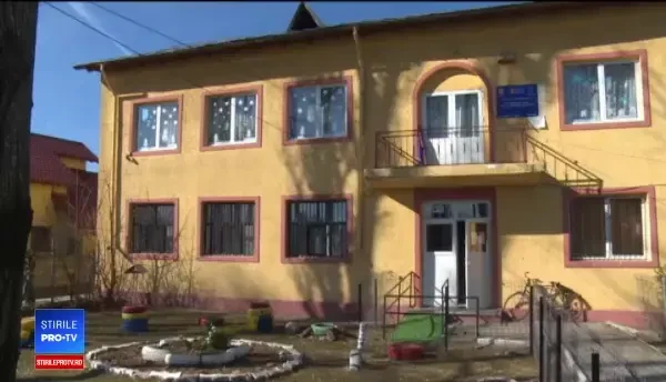 O fetiță a fost rănită la un program afterschool. Un dulap a căzut peste ea