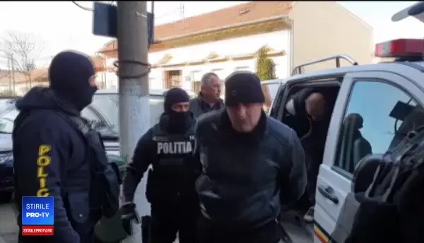 Filmul execuției în stil mafiot din Vrancea. Suma impresionantă din mașina victimei