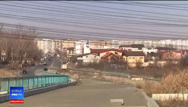 Podurile ”fantomă” ale Capitalei. O construcție este gata, dar nu poate fi folosită de șoferi