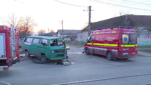 Accident filmat în Arad. Un bărbat a fost proiectat prin parbriz şi a murit. VIDEO