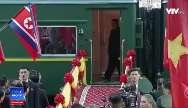 Momentul bizar în care un bodyguard aleargă alarmat în spatele lui Kim. Ce observase