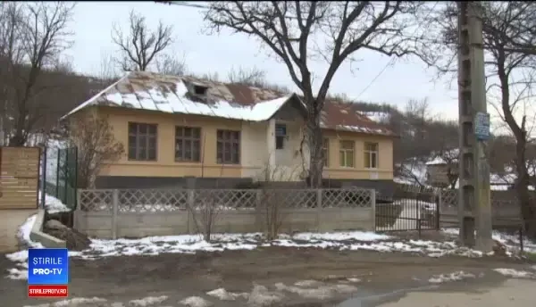 Toaletă de 130.000 € la o grădiniță dintr-un sat din Argeș. Localnicii sunt revoltați