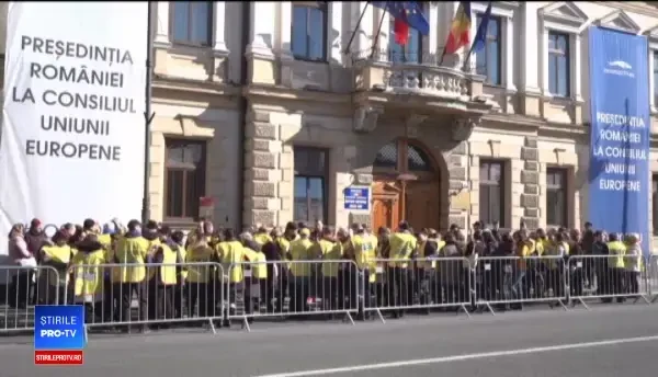 Proteste ale profesorilor, la Sibiu: "Tensiune în sistem şi destabilizare"
