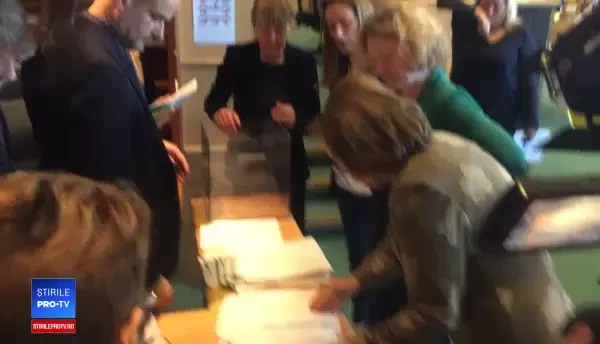 Momentul în care Maria Grapini sare peste un vot în favoarea lui Kovesi. Cine a renumărat