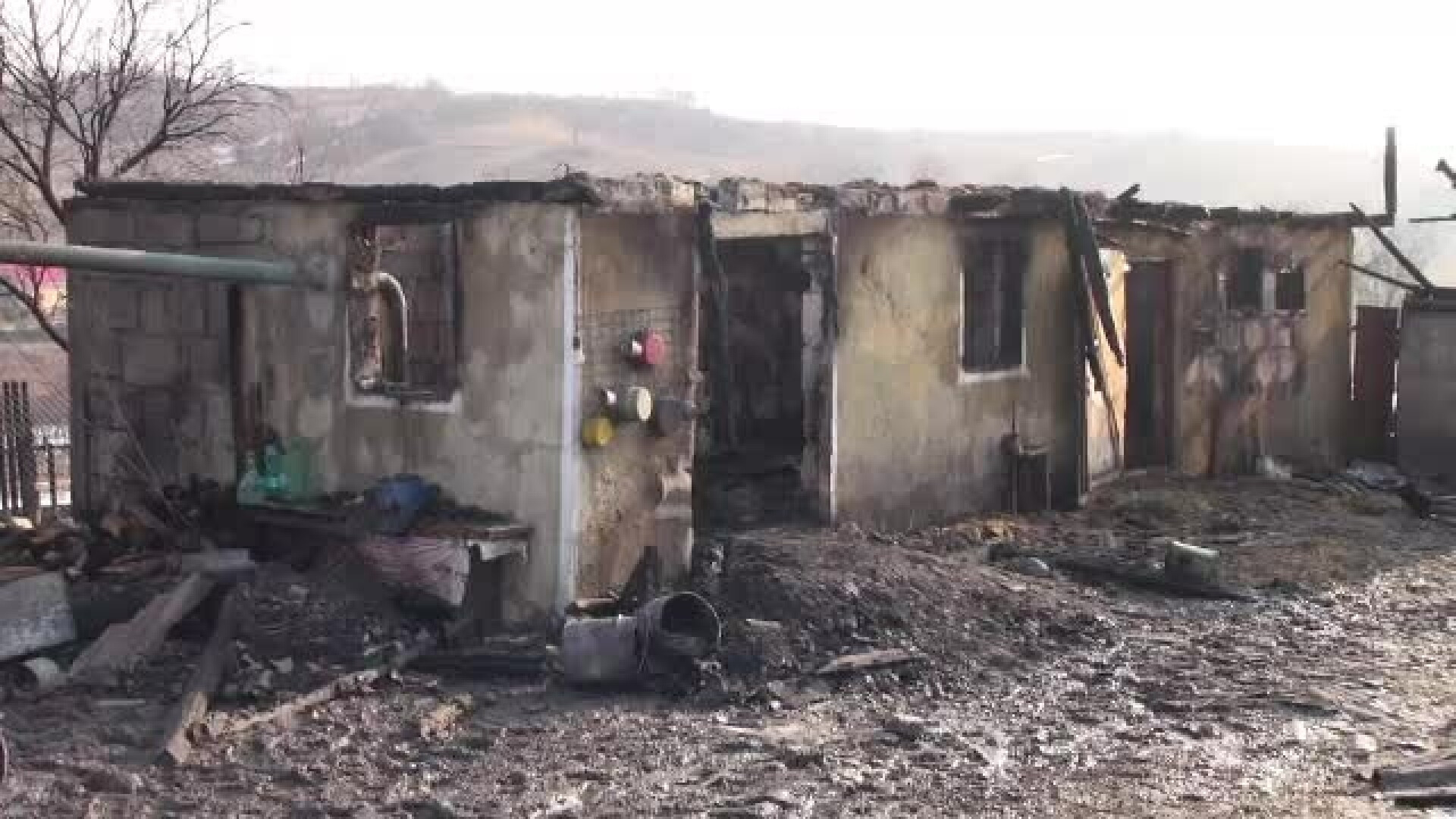 O femeie a murit arsă de vie în casă, în Bacău. Pompierii au găsit-o în dormitor